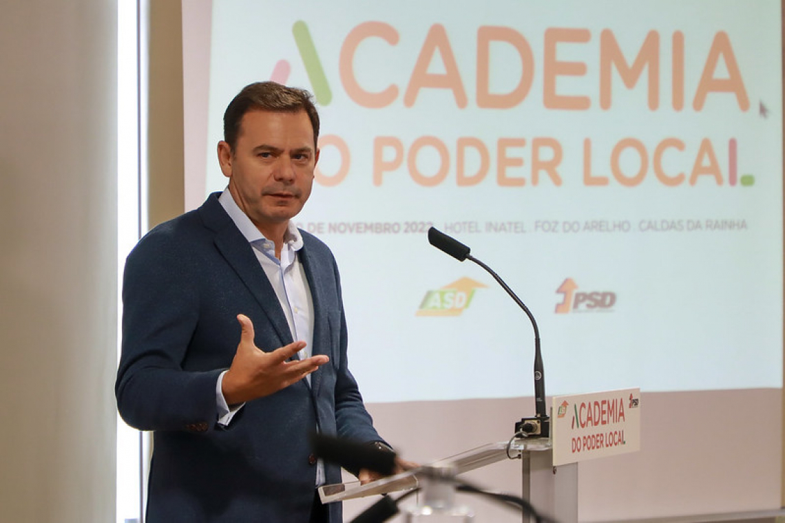 luis montenegro na academia do poder local