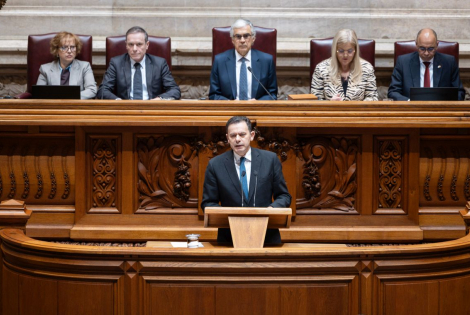 luis montenegro parlamento moção de confiança